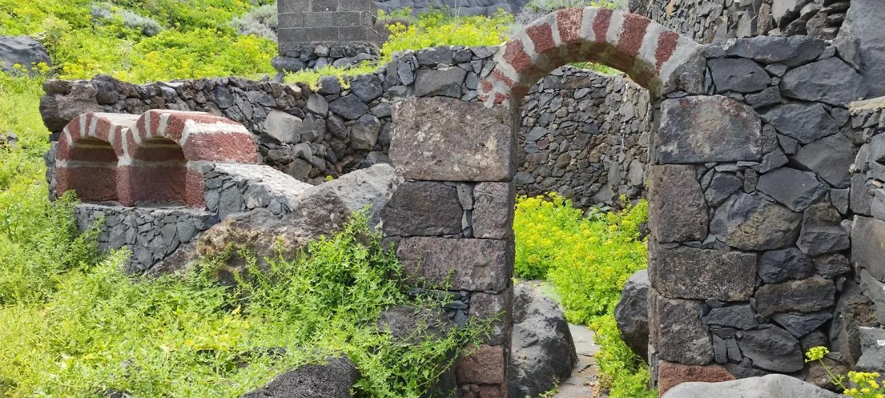 Casita Pajero En El Pozo De Las Calcosas, El Hierro 0*,