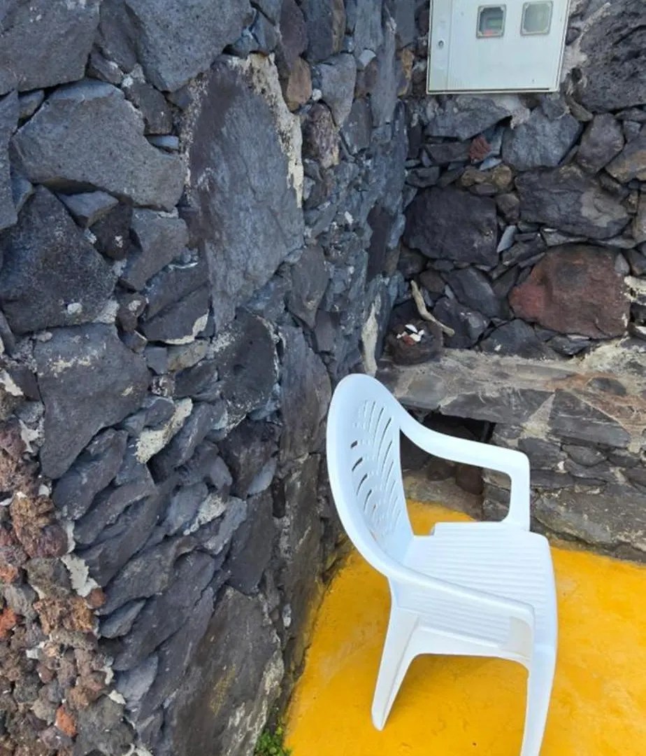 Casita Pajero En El Pozo De Las Calcosas, El Hierro