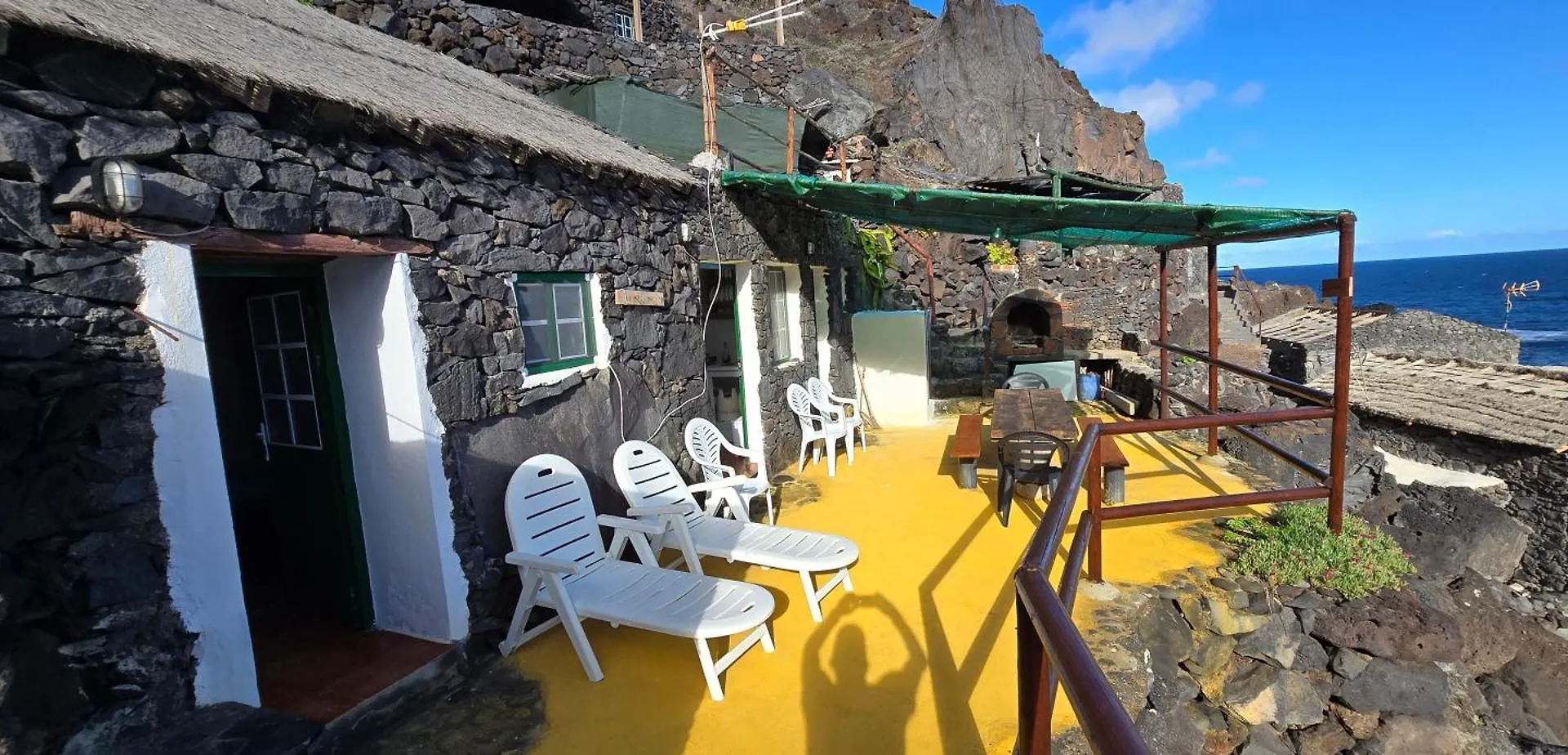 Casita Pajero En El Pozo De Las Calcosas, El Hierro